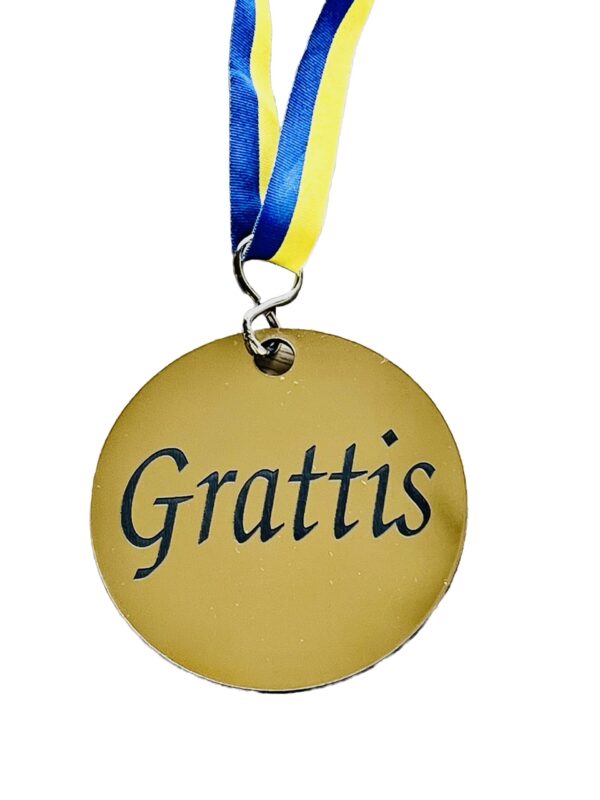 Medalj med blågult band och text Grattis
